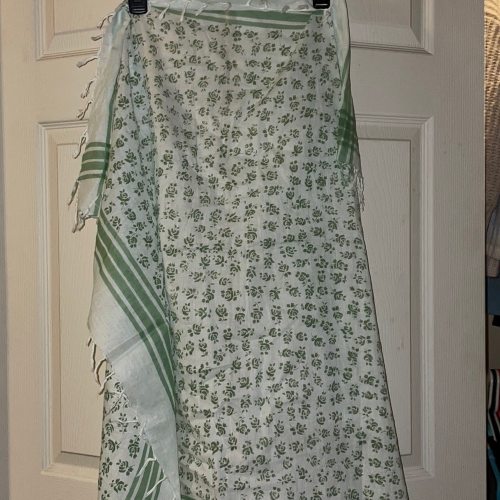 Green & white rose scarf
